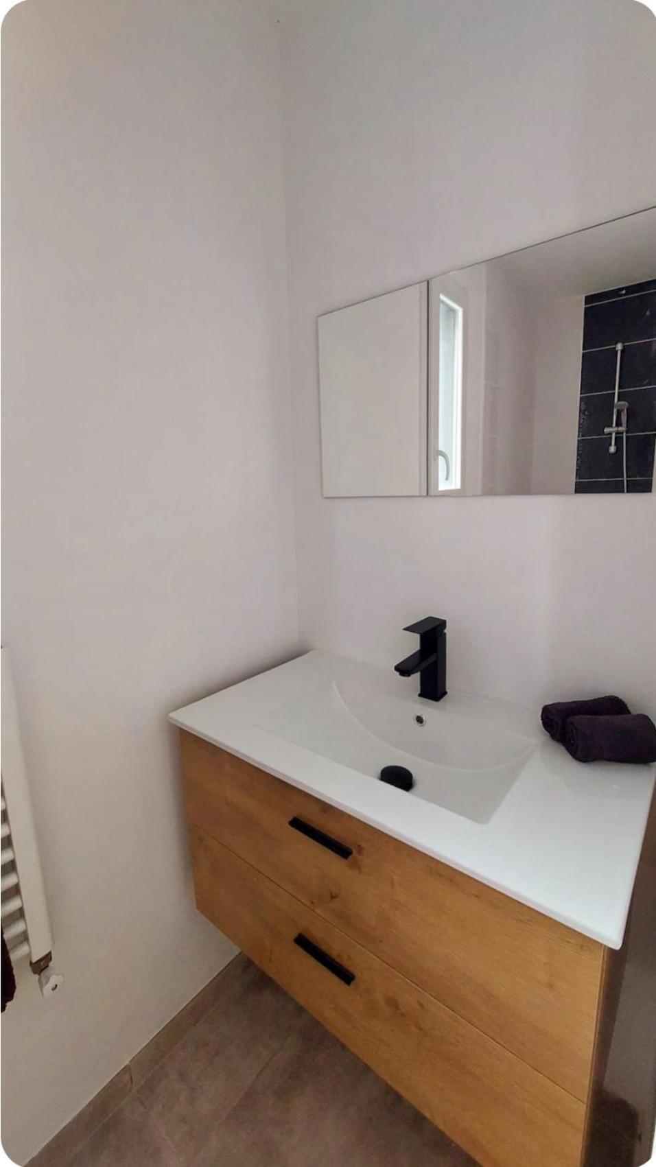 Avec Salle D'eau Privee Homestay